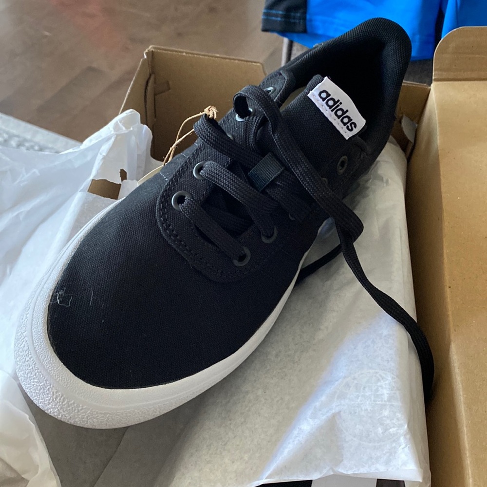 New Women’s Adidas black sneakers